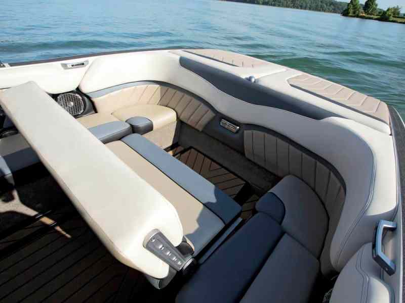 2016 Malibu Boats