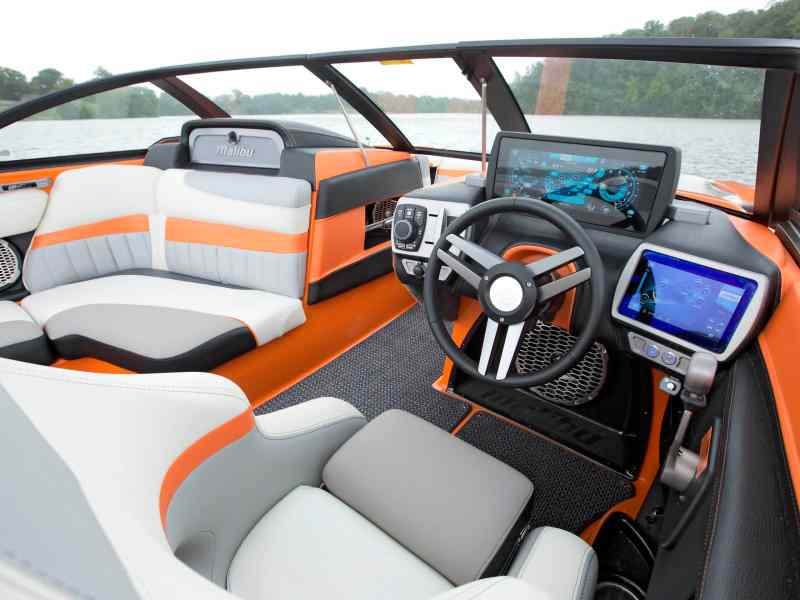 Malibu 20 MXZ helm dash