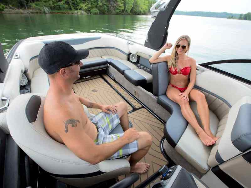 2016 Malibu Boats