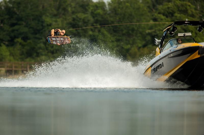 wakeskating