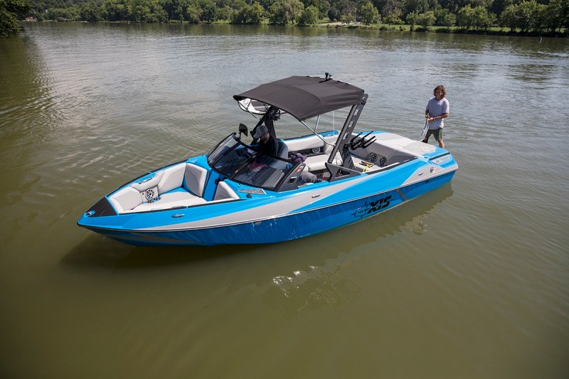 wakeboarding boat