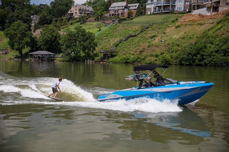 wakeboarding boats