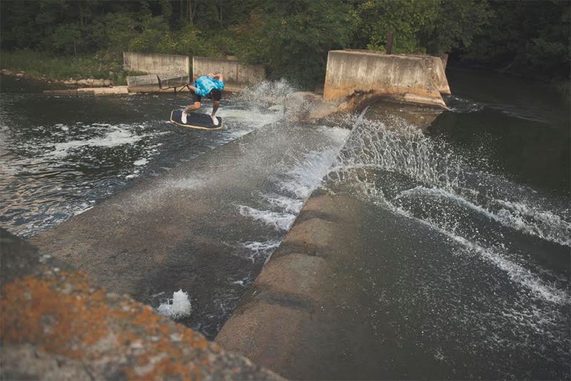 Wakeskating