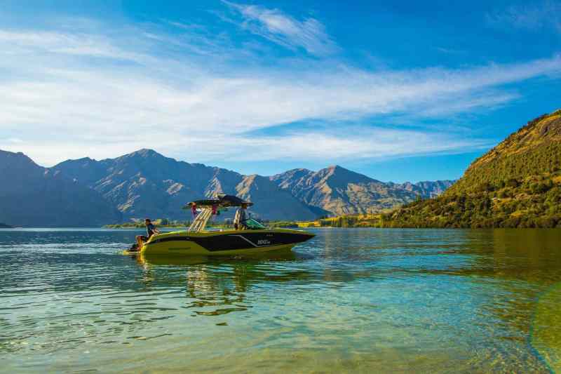 Amazingly clear waters of Lake Wanaka