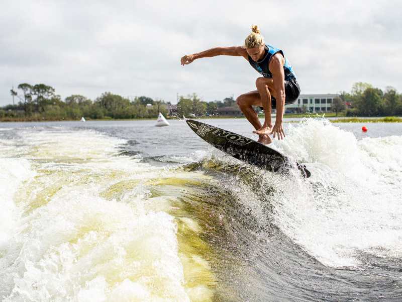Beaux Wildman wakesurfing