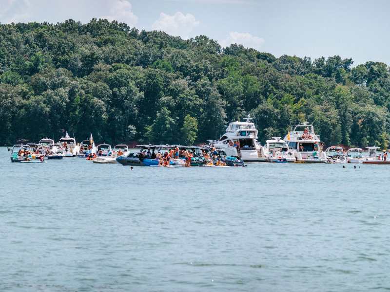 WKB0923-Team-Challenge-P1027746 Boats rafted up in Lenoir City