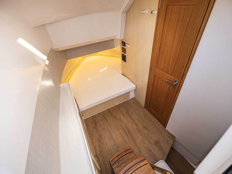 Regal 38 Surf cabin