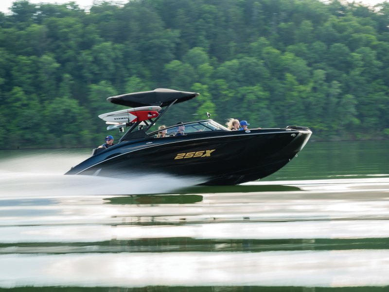BTGBBG25-WSP-Yamaha-255XD-1 Yamaha 255 XD heading out for wakeboarding