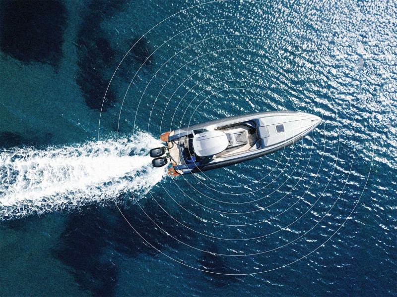NM525-Connected Boat with cell-phone connectivity