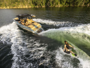 Tigé 22RZX wakeboarding
