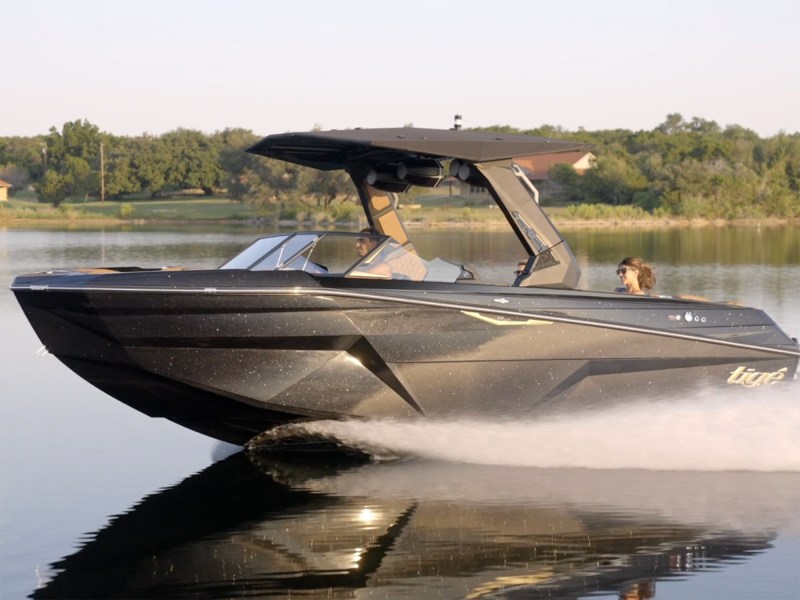 Screenshot Tige boat on the water