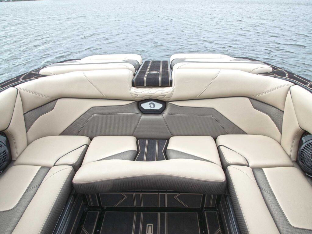 Centurion Ri245 aft seating