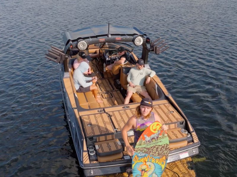 Varatti Z2474 ready for wakesurfing